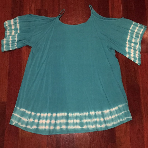 SUPER CUTE cold shoulder top!!!! - Picture 1 of 2